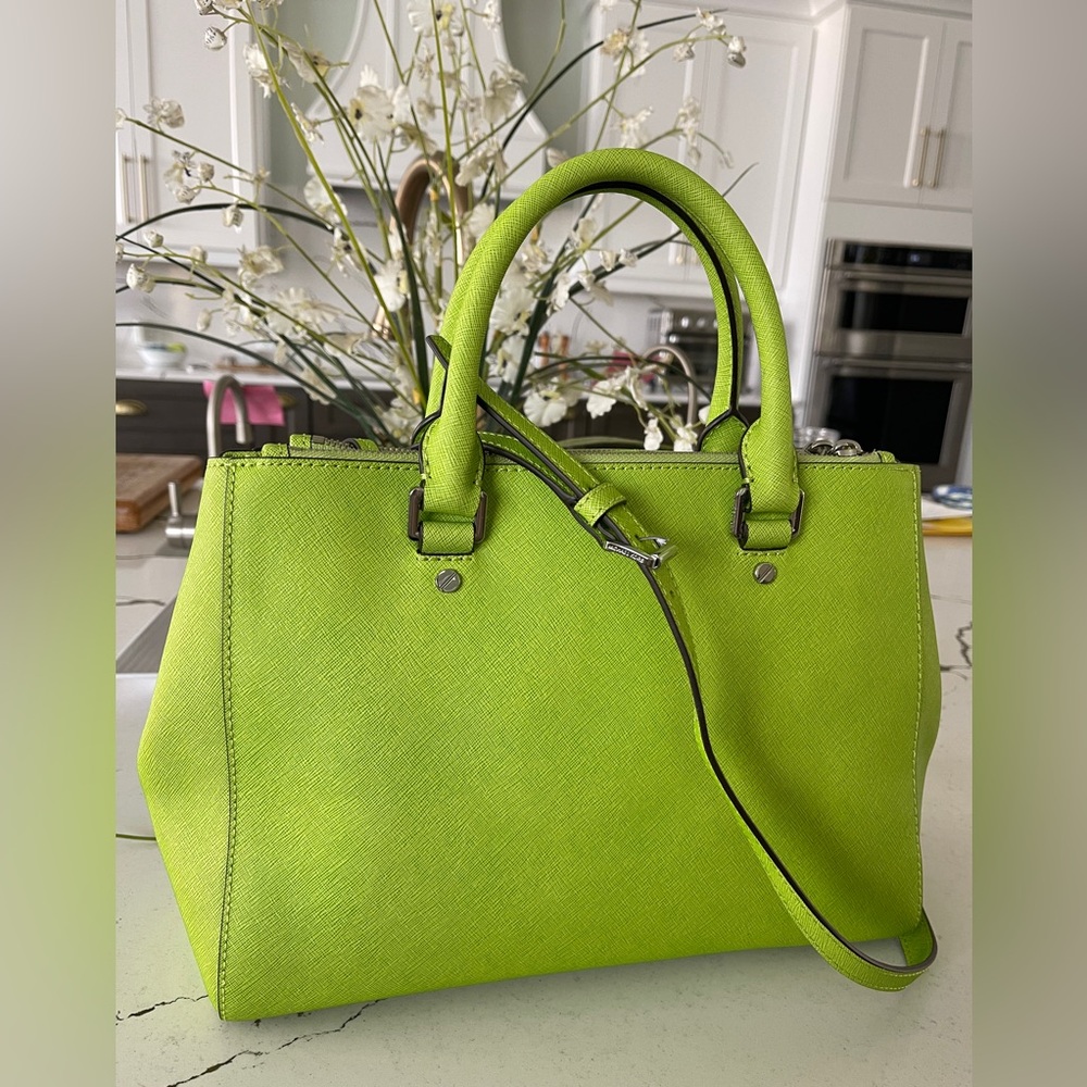 Michael Kors RP $429 Leather Shoulder/top handles Bag Kiwi Green New - Picture 3 of 10